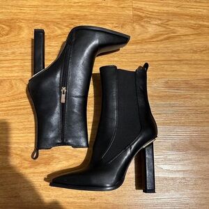 Simmi Elegant Black Ankle Boots